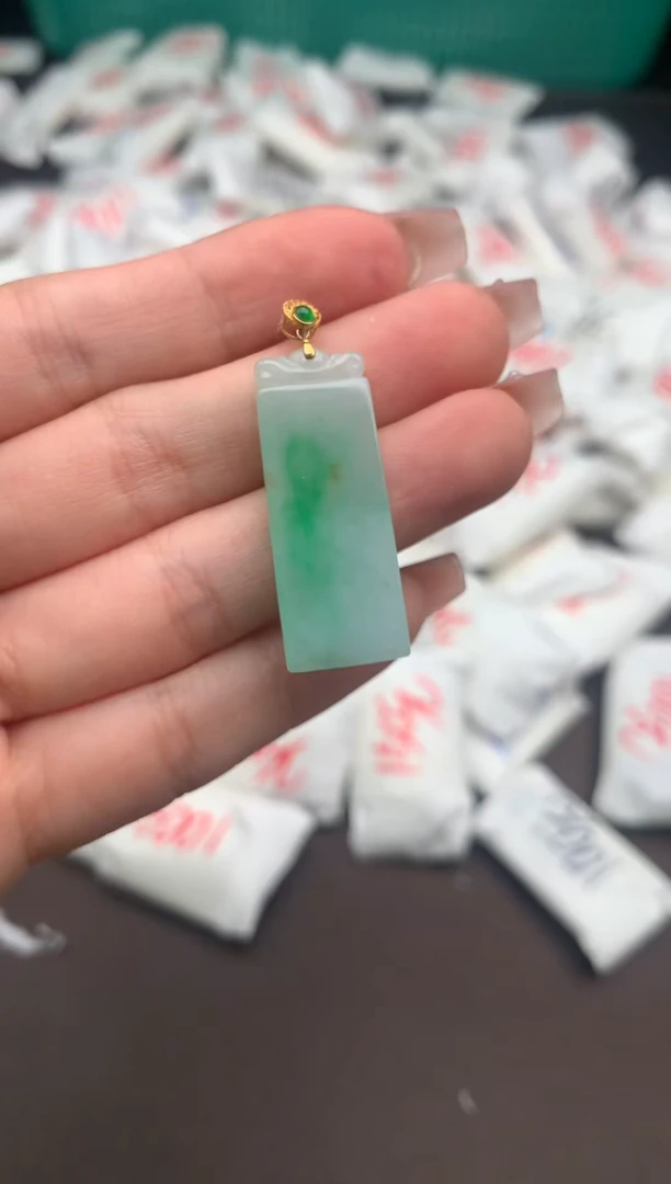 【闪购商品】翡翠挂件18K金镶嵌一