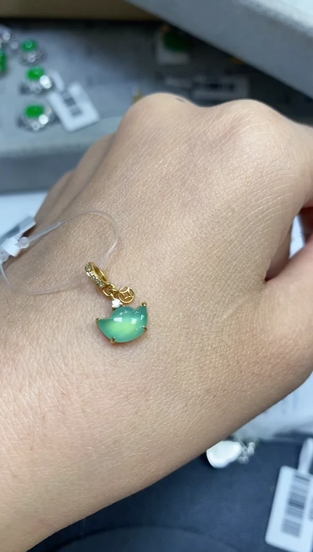 颈饰18K金镶嵌翡翠颈饰 18K金镶嵌 翡翠