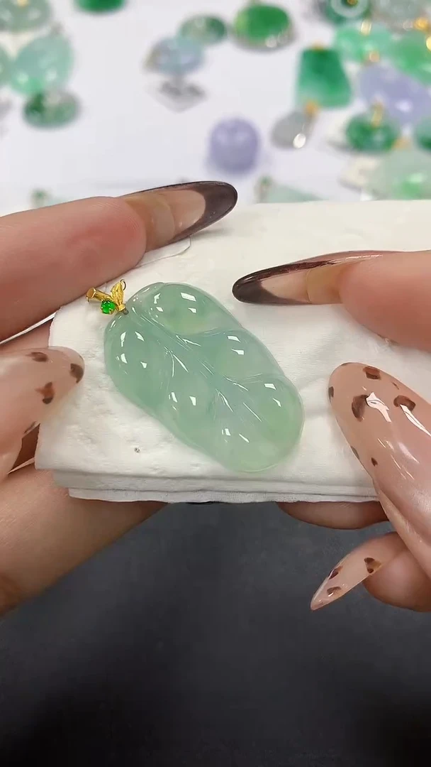 颈饰18K金镶嵌翡翠a货假一赔三支持复检百元上9元证书费自理