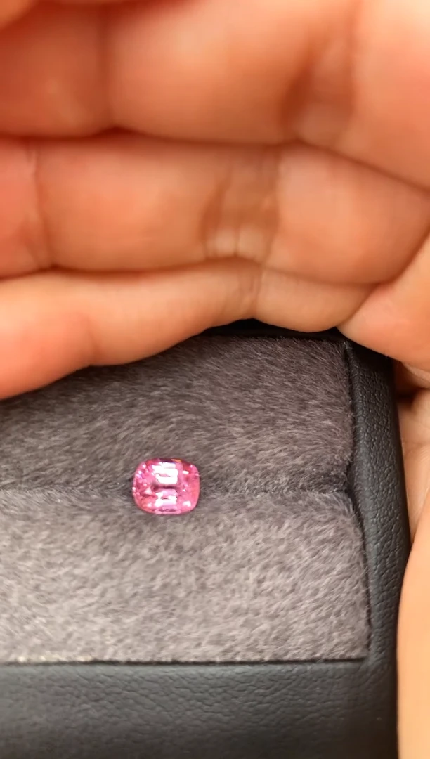 未镶嵌裸石定制尖晶石枕型 樱花色调 1.73ct