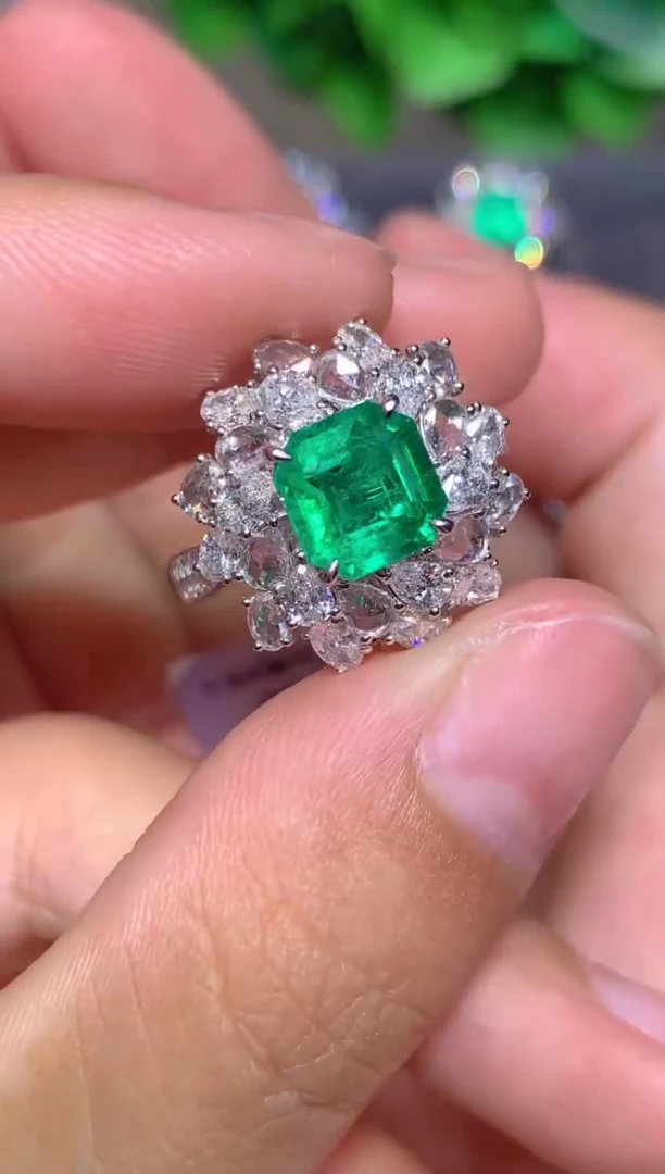 18K金镶嵌戒指祖母绿1.33ct 哥伦比亚沃顿