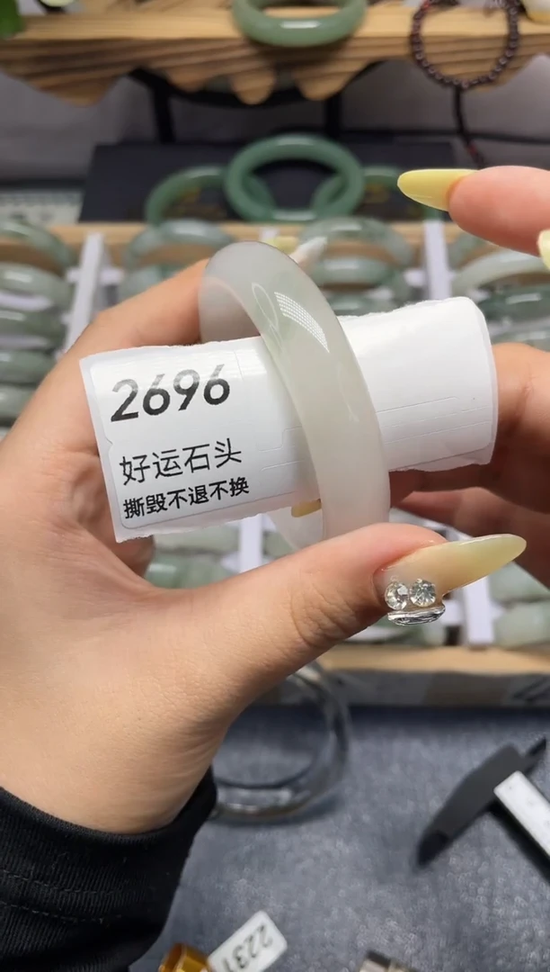 未镶嵌手镯石英质玉2696
