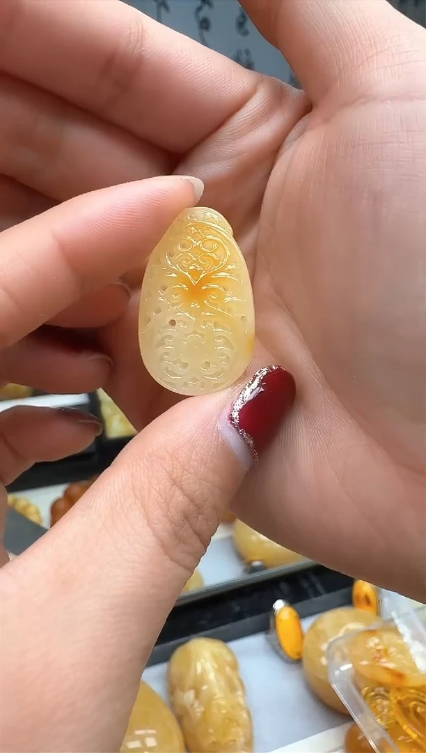 【闪购商品】琥珀裸石未镶嵌配饰