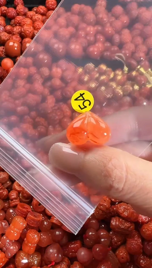 颈饰未镶嵌南红玛瑙1