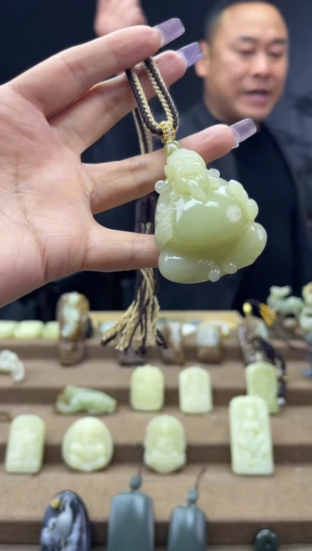 颈饰未镶嵌和田玉1