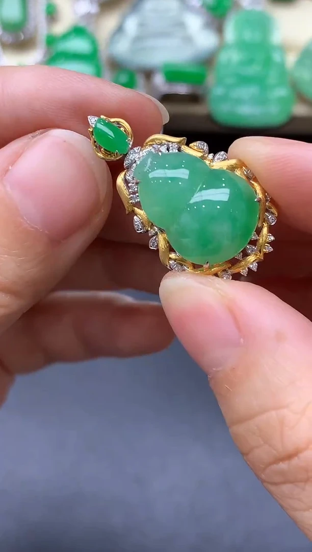 颈饰18K金镶嵌翡翠175-中国好珍宝