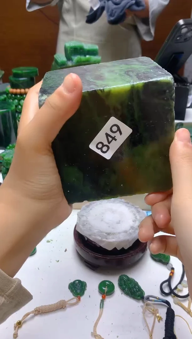 未镶嵌和田玉（碧玉）珠宝半成品0