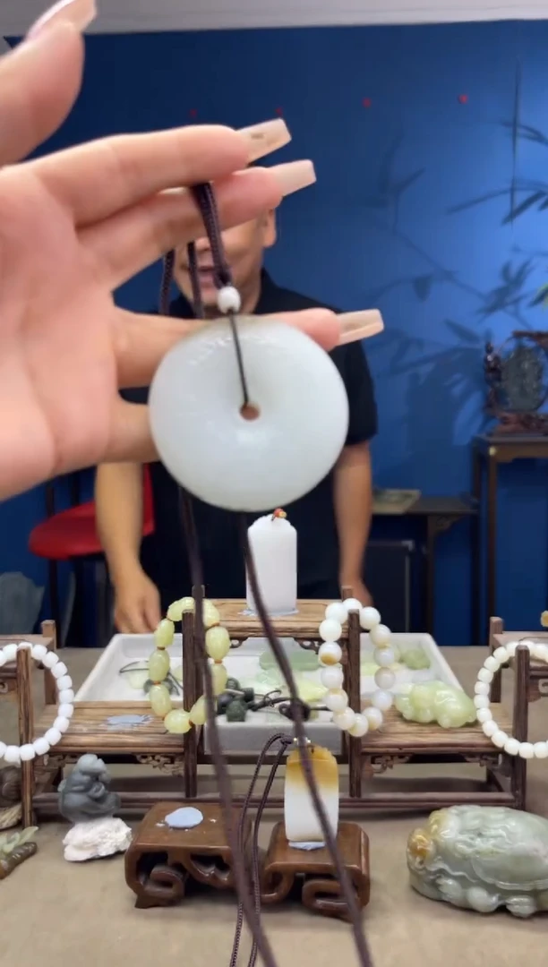 和田玉未镶嵌颈饰1