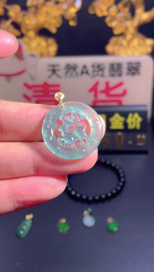 翡翠未镶嵌颈饰