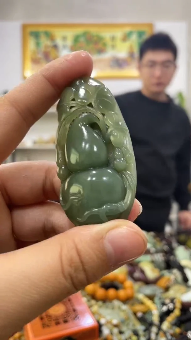 颈饰未镶嵌岫岩河磨玉（透闪石质玉）