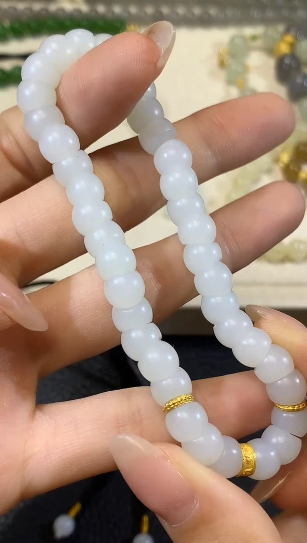 手串18K金镶嵌和田玉A52      多样性发一件