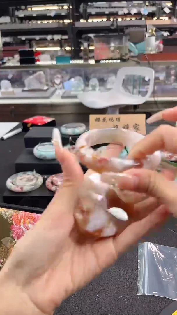 未镶嵌手镯石英质玉六*六圈口（赠品镯心）