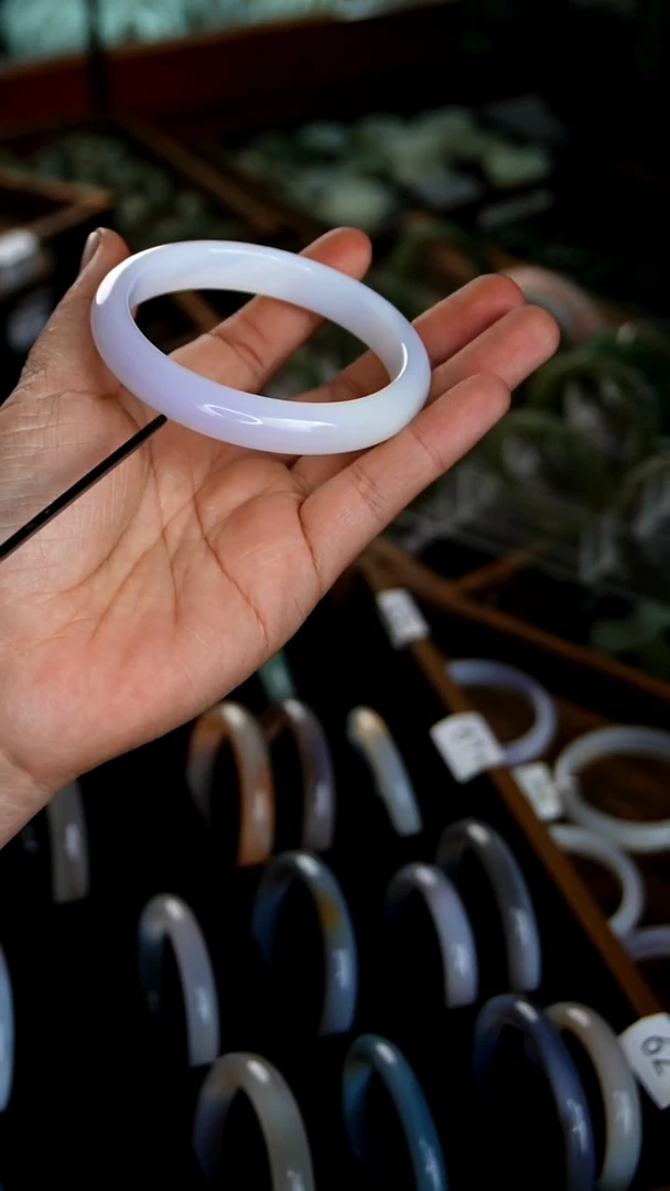 未镶嵌镯子玛瑙/玉髓10.7    61