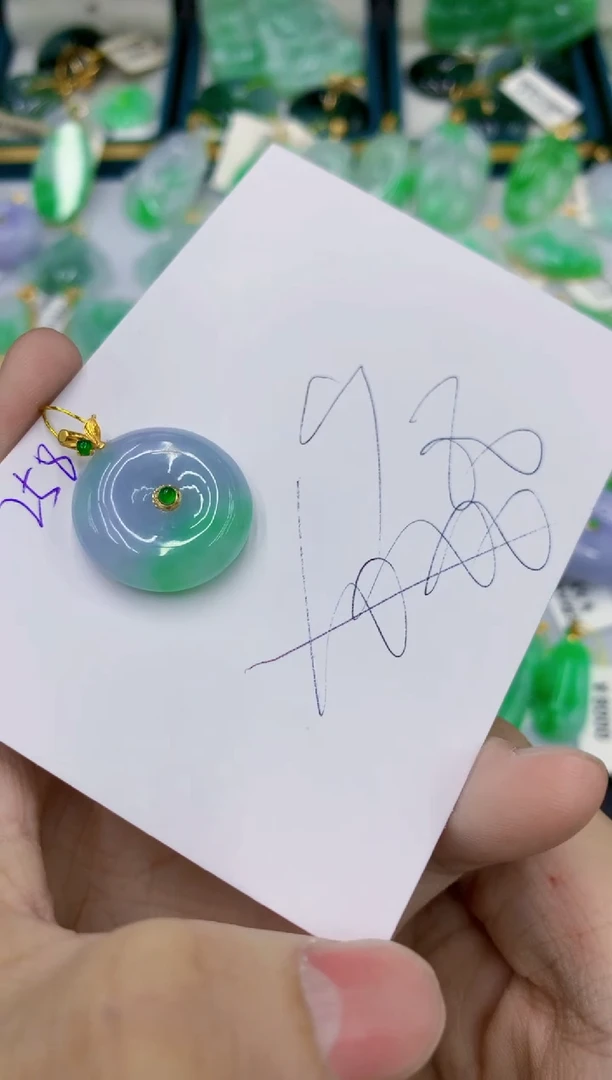 颈饰18K金镶嵌翡翠1111111111111111