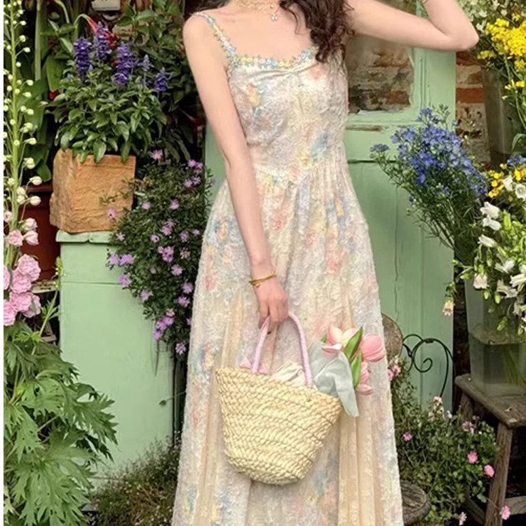 法式气质碎花海边度假长裙子2025夏季新款度假风收腰吊带连衣裙女