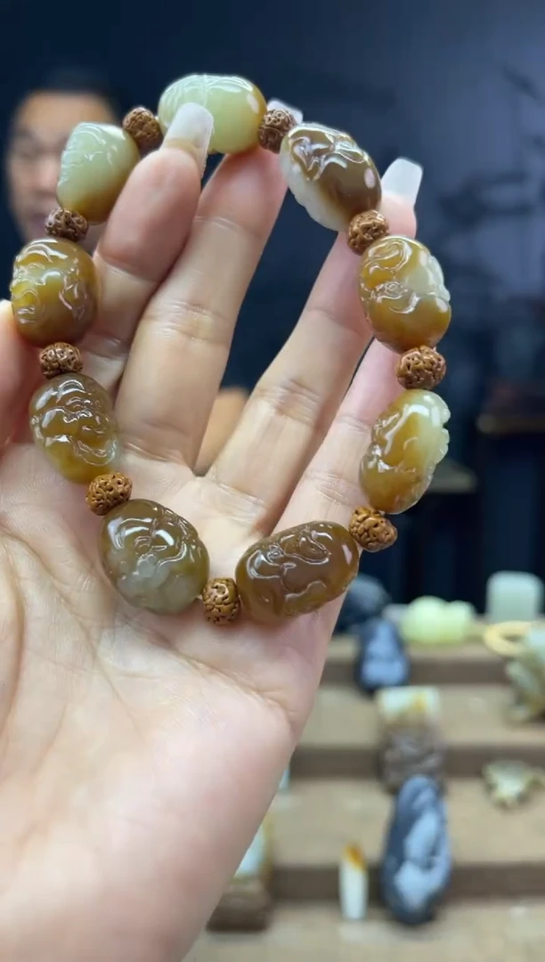 颈饰未镶嵌和田玉1