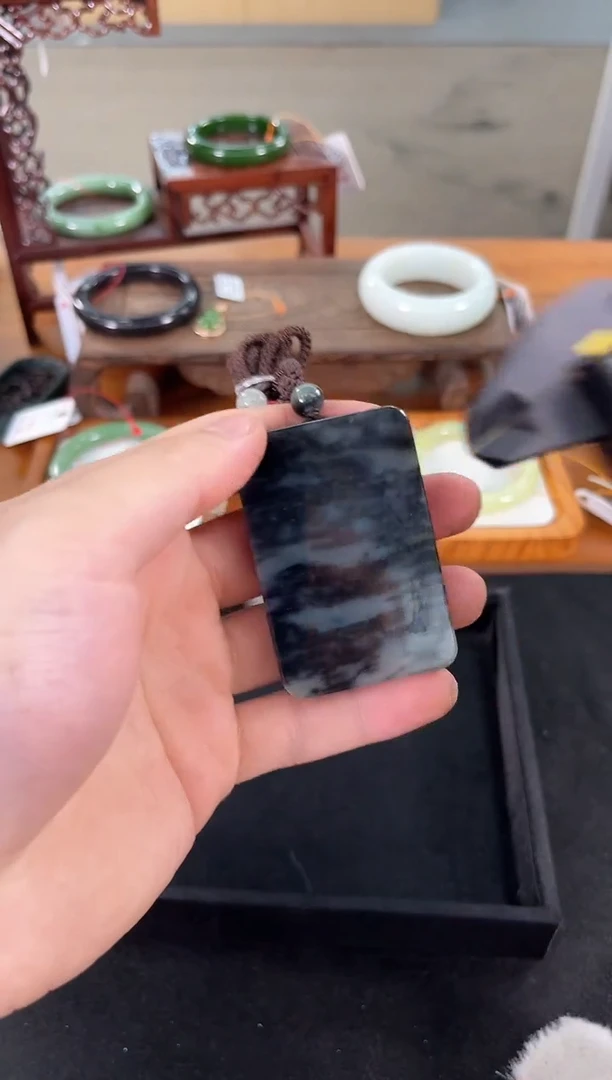 吊坠(不含链)未镶嵌和田玉若羌三色 无事牌