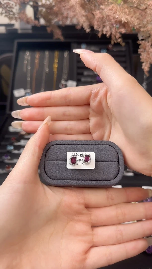 银S925镶嵌耳钉石榴石（芬达石）镁铝石榴石耳钉