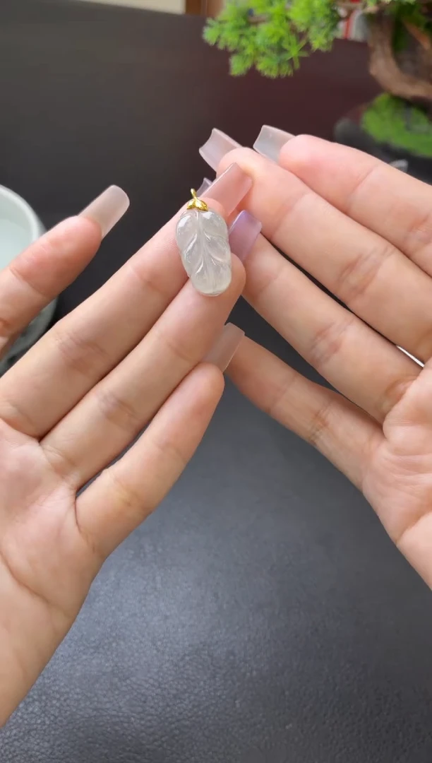 吊坠(不含链)18K金镶嵌翡翠吊坠（配皮绳！）