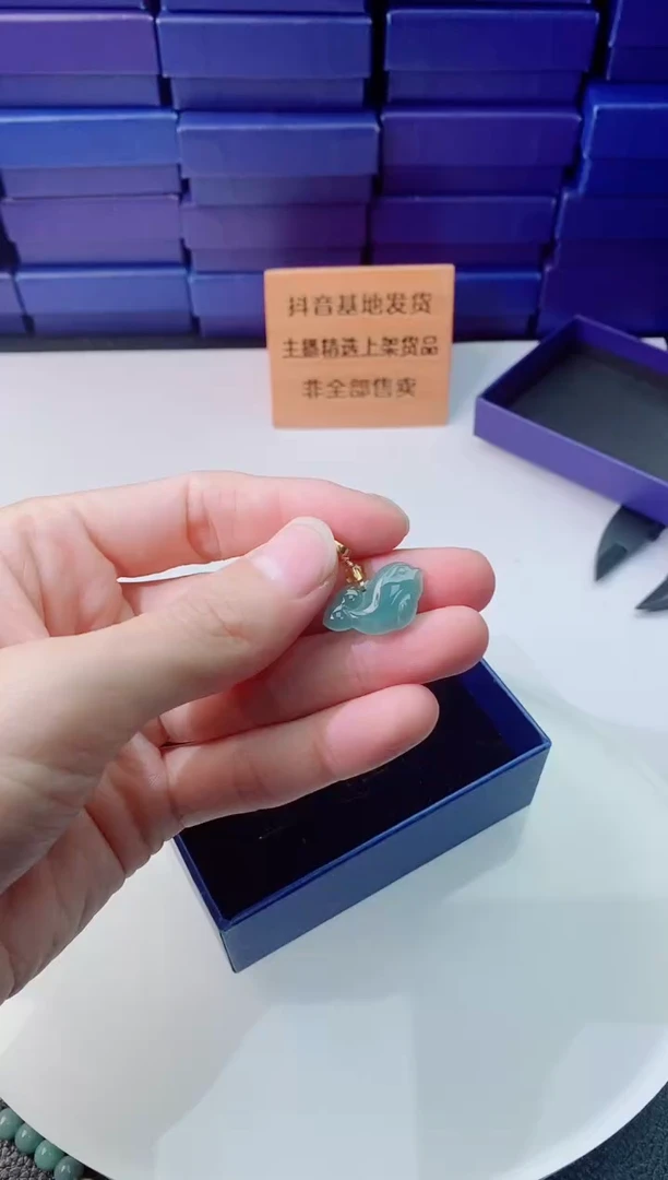 翡翠未镶嵌颈饰1111111111