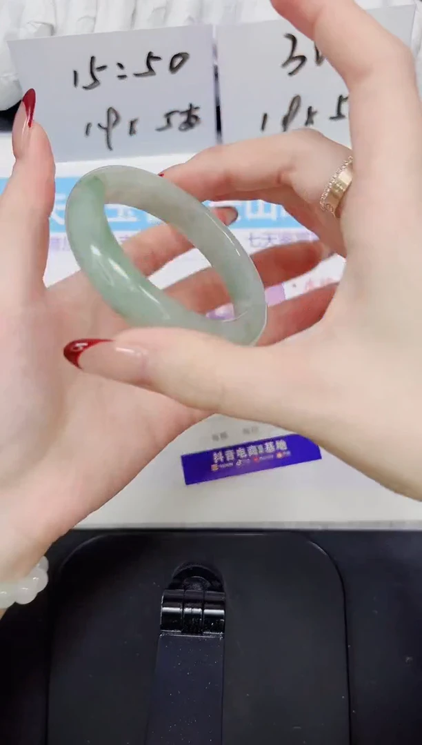 【闪购商品】石英质玉手镯未镶嵌166