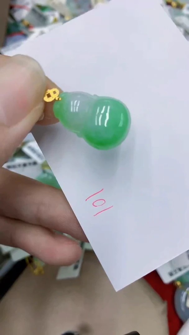 颈饰18K金镶嵌翡翠11111