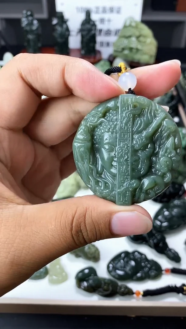 颈饰未镶嵌和田玉1