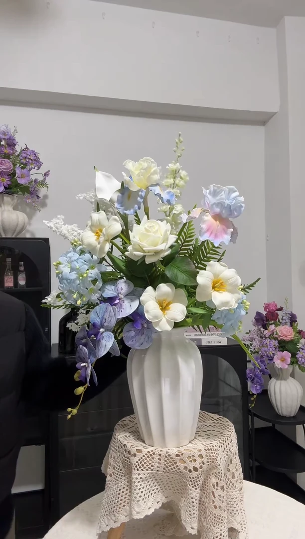 蓝色花束+白色陶瓷花瓶一套（成品发货）双十一专属福利