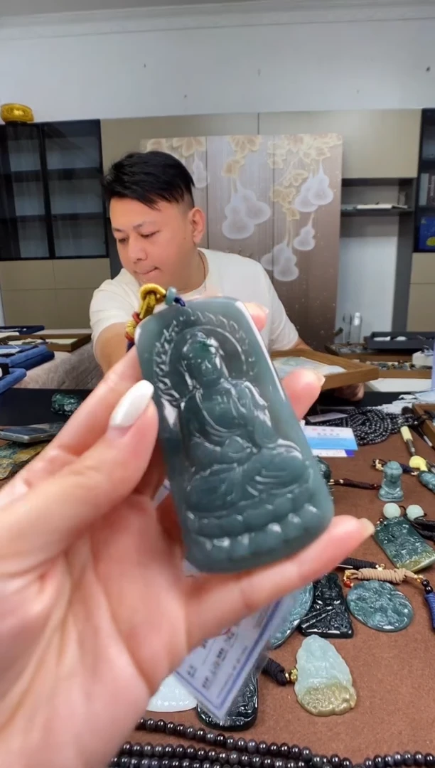 颈饰未镶嵌翡翠 多样性发其一