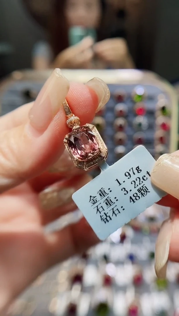 18K金镶嵌颈饰碧玺3.22