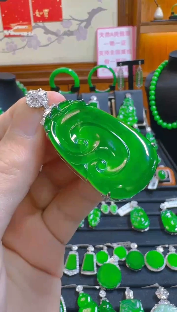 吊坠(赠链)银S925镶嵌翡翠薇****光天然A货翡翠