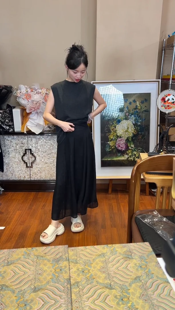 刺绣有***空M 黑色八破裙裙