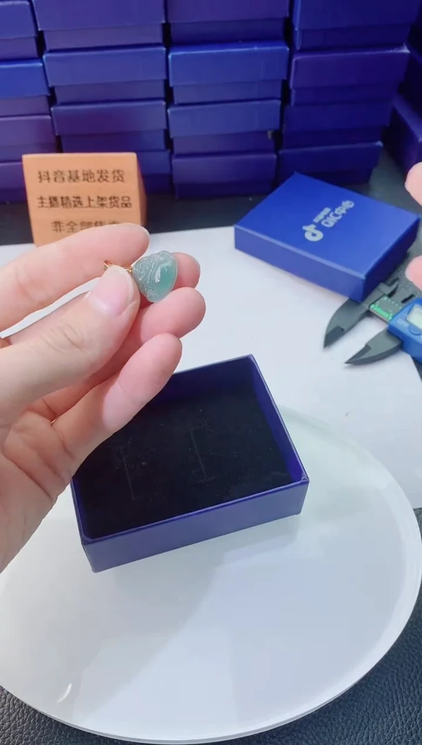 翡翠未镶嵌颈饰1111111111