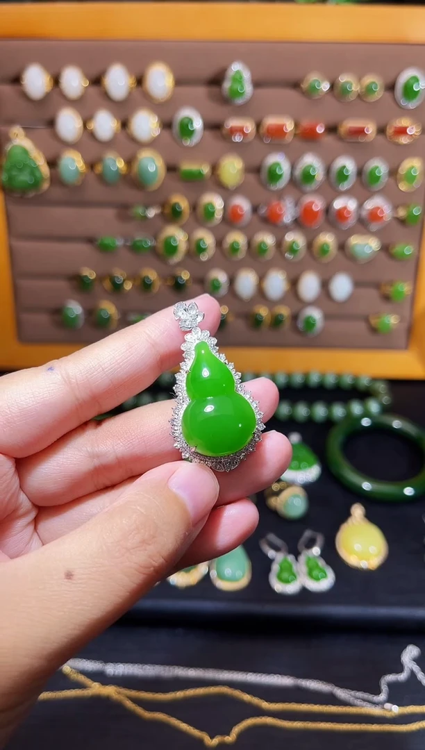 【闪购商品】和田玉吊坠18K金镶嵌葫芦吊坠（定金）