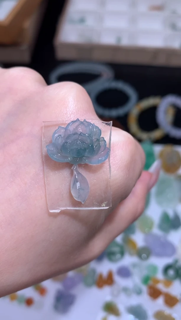 未镶嵌定制翡翠莲花