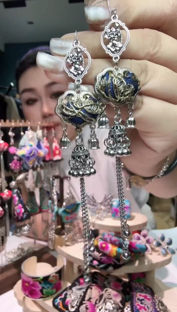 刺绣纯手工苗绣非遗耳环