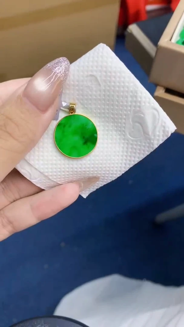 颈饰18K金镶嵌翡翠1