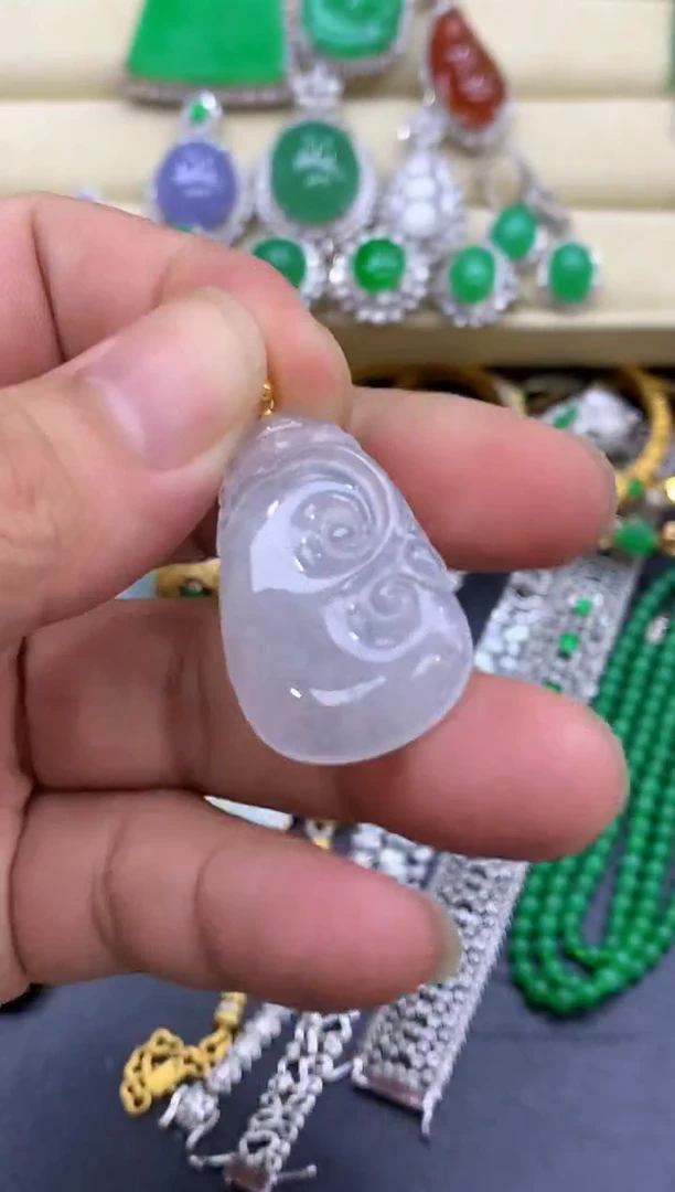 颈饰18K金镶嵌翡翠10-中国好珍宝