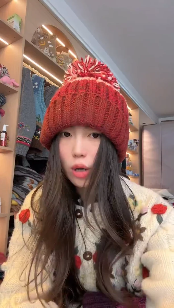 羊毛新年红翻边帽