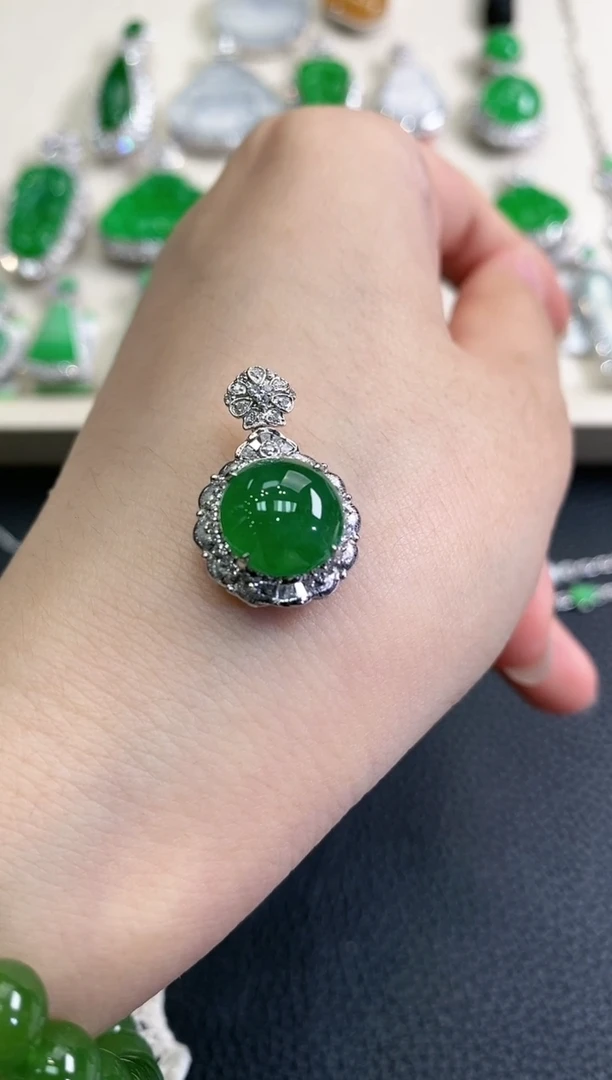 翡翠18K金镶嵌吊坠(不含链)春日珠宝 C30多样性一件发