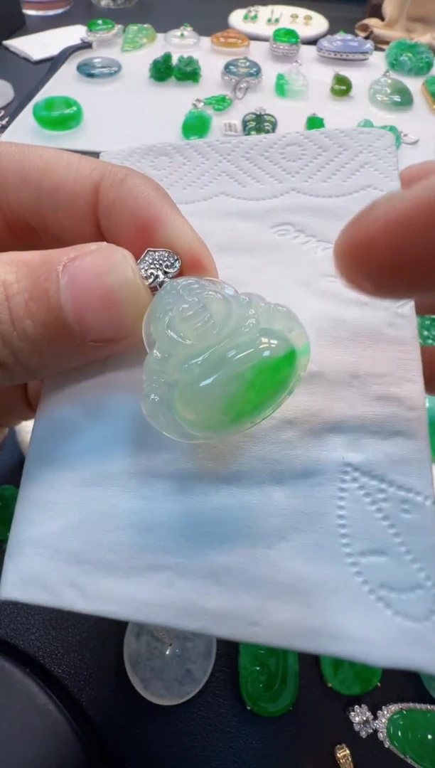 翡翠18K金镶嵌吊坠(不含链)6800