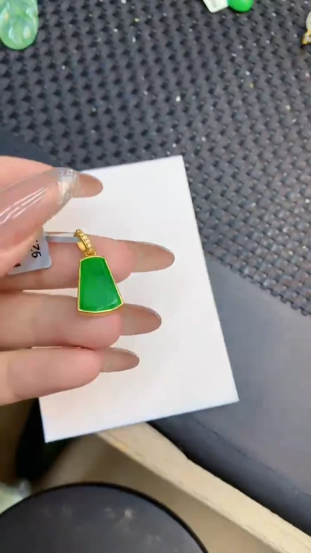 颈饰未镶嵌翡翠1