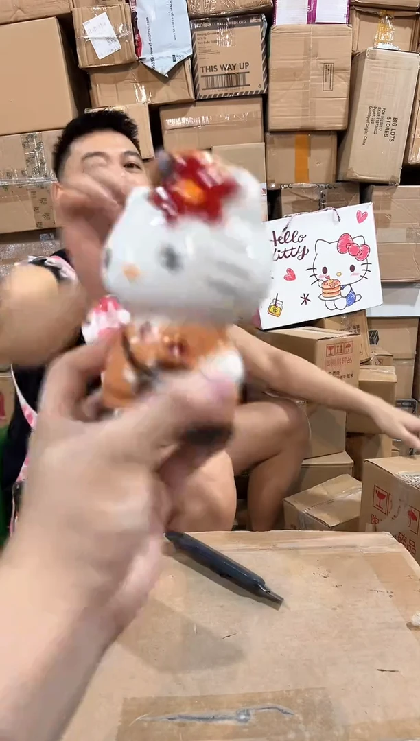 瓷片棕色kt猫邮递员存钱罐