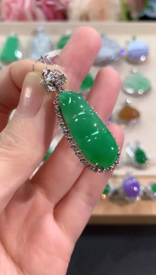 吊坠(不含链)18K金镶嵌翡翠冬日珠宝E10