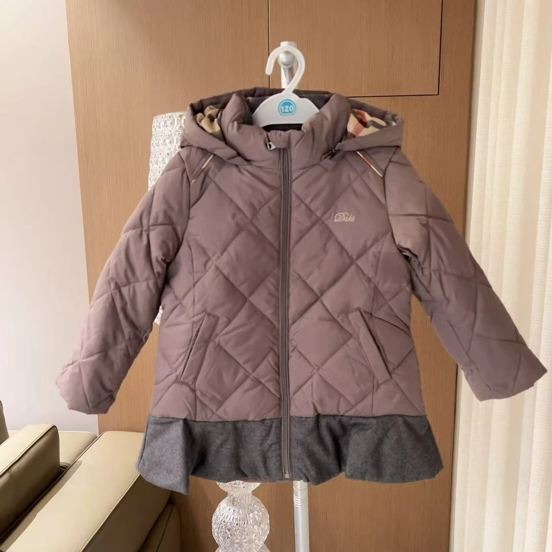 Dak 咖啡色配灰色花边款羽绒服