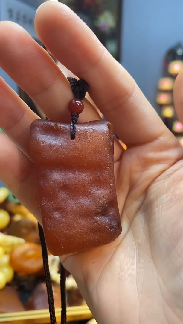 未镶嵌颈饰琥珀吊坠