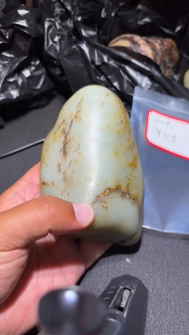 未镶嵌和田玉（糖玉）挂件和田玉