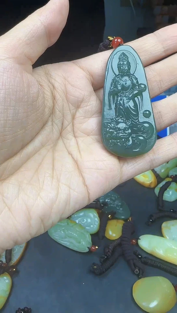 和田玉未镶嵌颈饰1