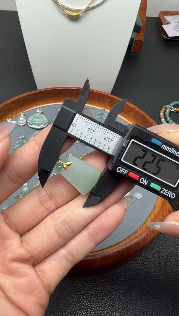 颈饰18K金镶嵌翡翠1号链接纯天然A货缅甸翡翠无事牌吊坠