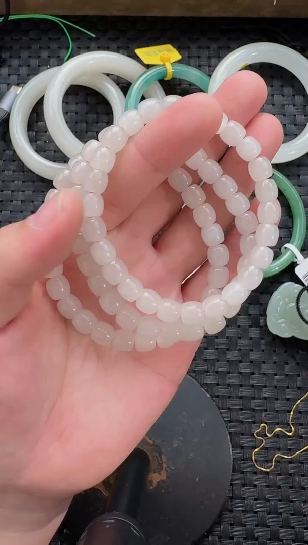 颈饰未镶嵌和田玉8*7蜂蜜水直切(多样性发货拍一发一）